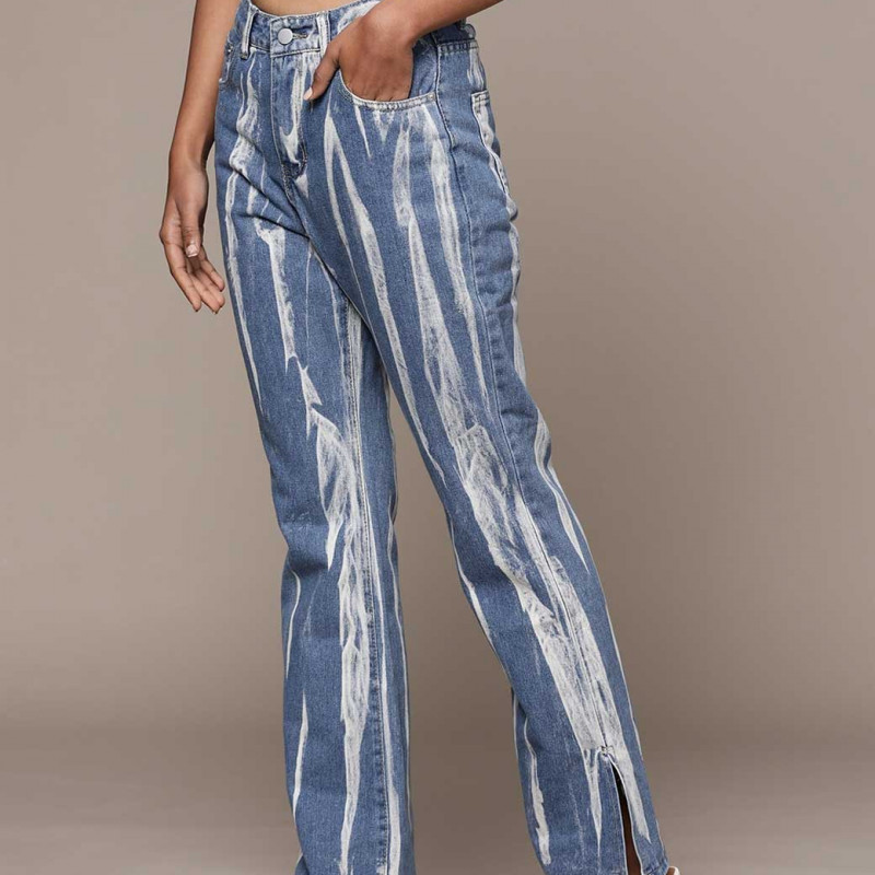 Women Blue Cotton Dyed Relaxed Fit High-Rise Light Fade Jeans